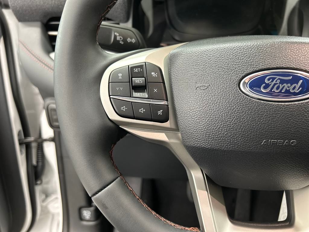 2025 Ford Explorer photo 15