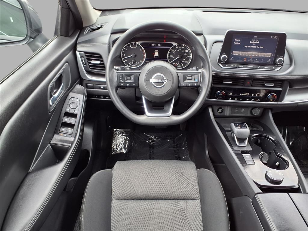 2024 Nissan Rogue SV photo 3