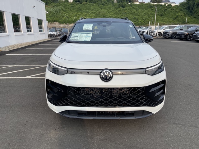 2025 Volkswagen Tiguan SE R-Line Black photo 2