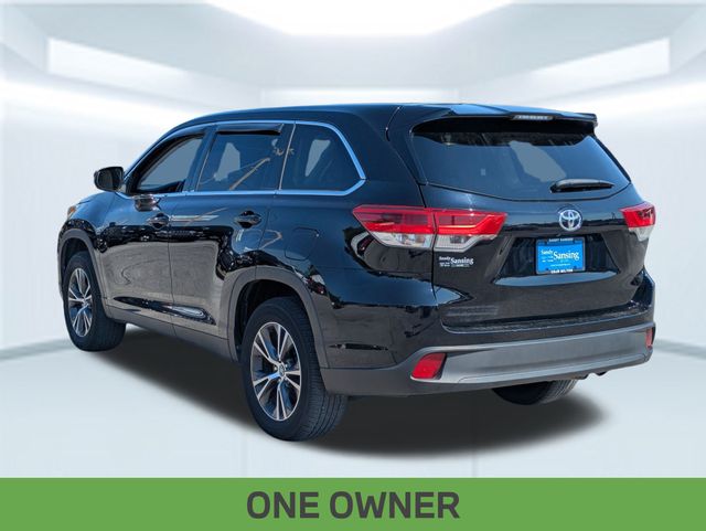 2019 Toyota Highlander LE photo 3