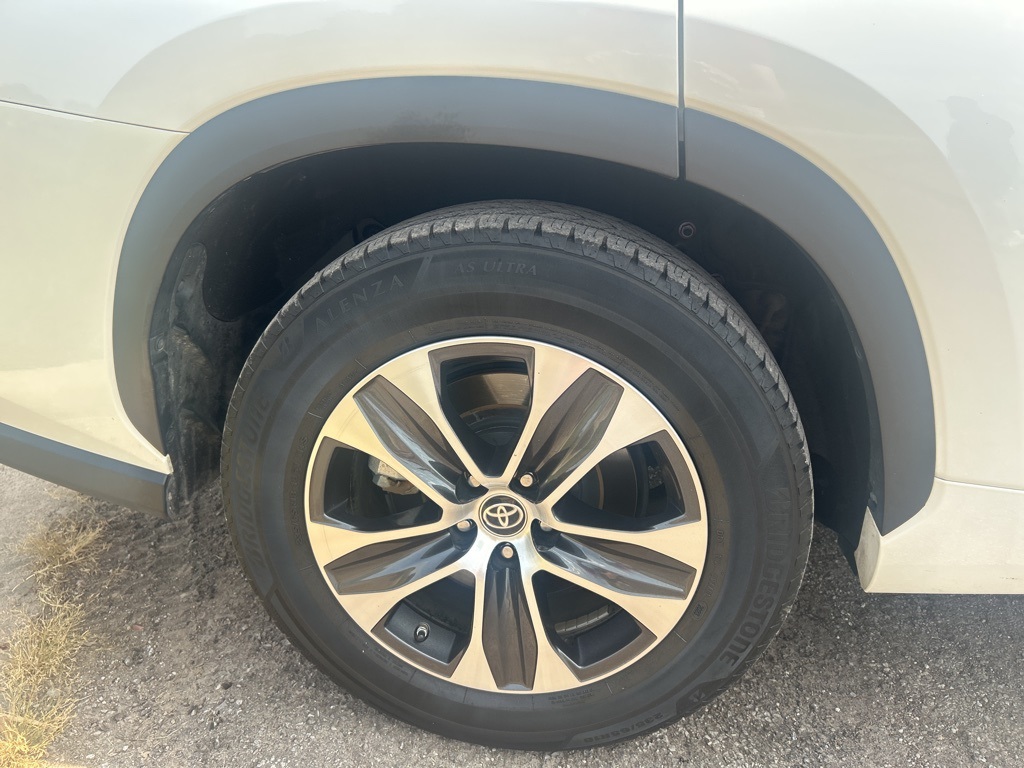 2021 Toyota Highlander Hybrid XLE photo 5