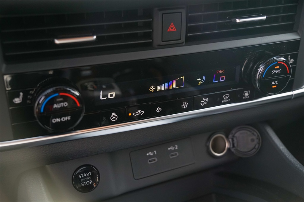 2024 Nissan Rogue SV photo 13