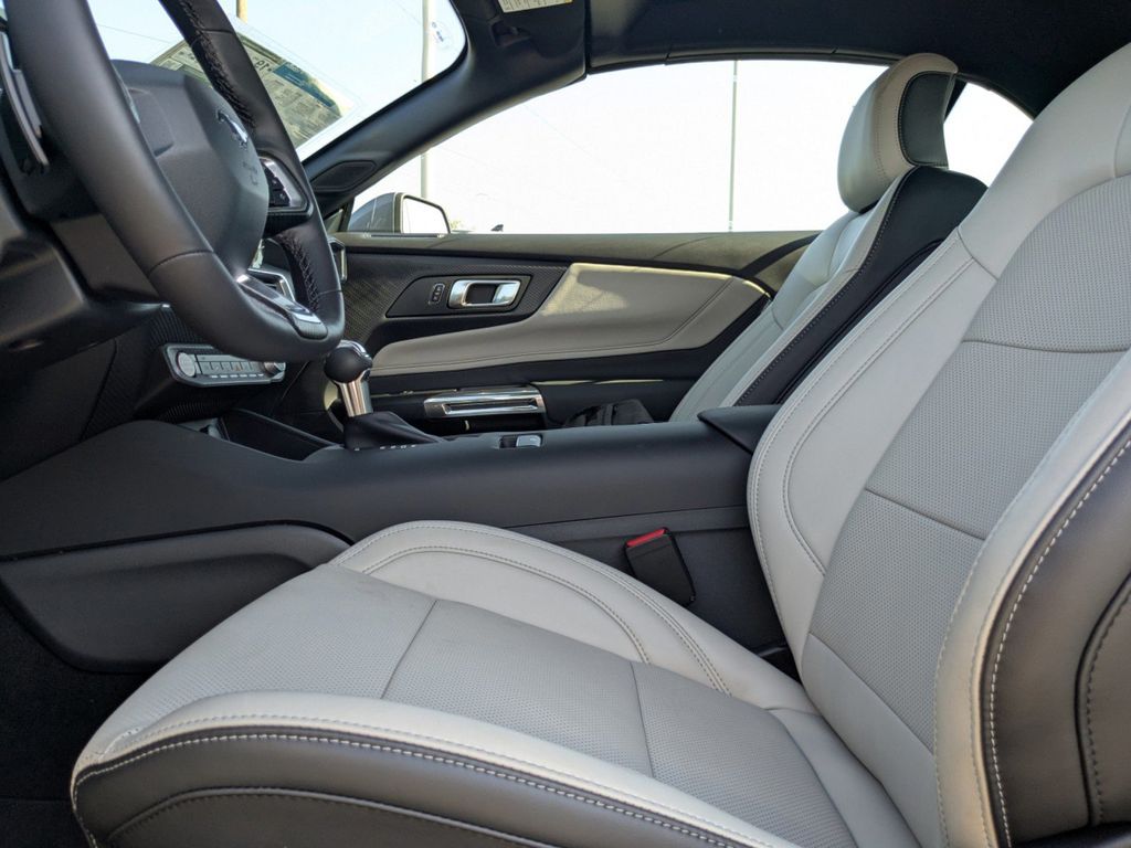 2025 Ford Mustang GT Premium Convertible photo 13