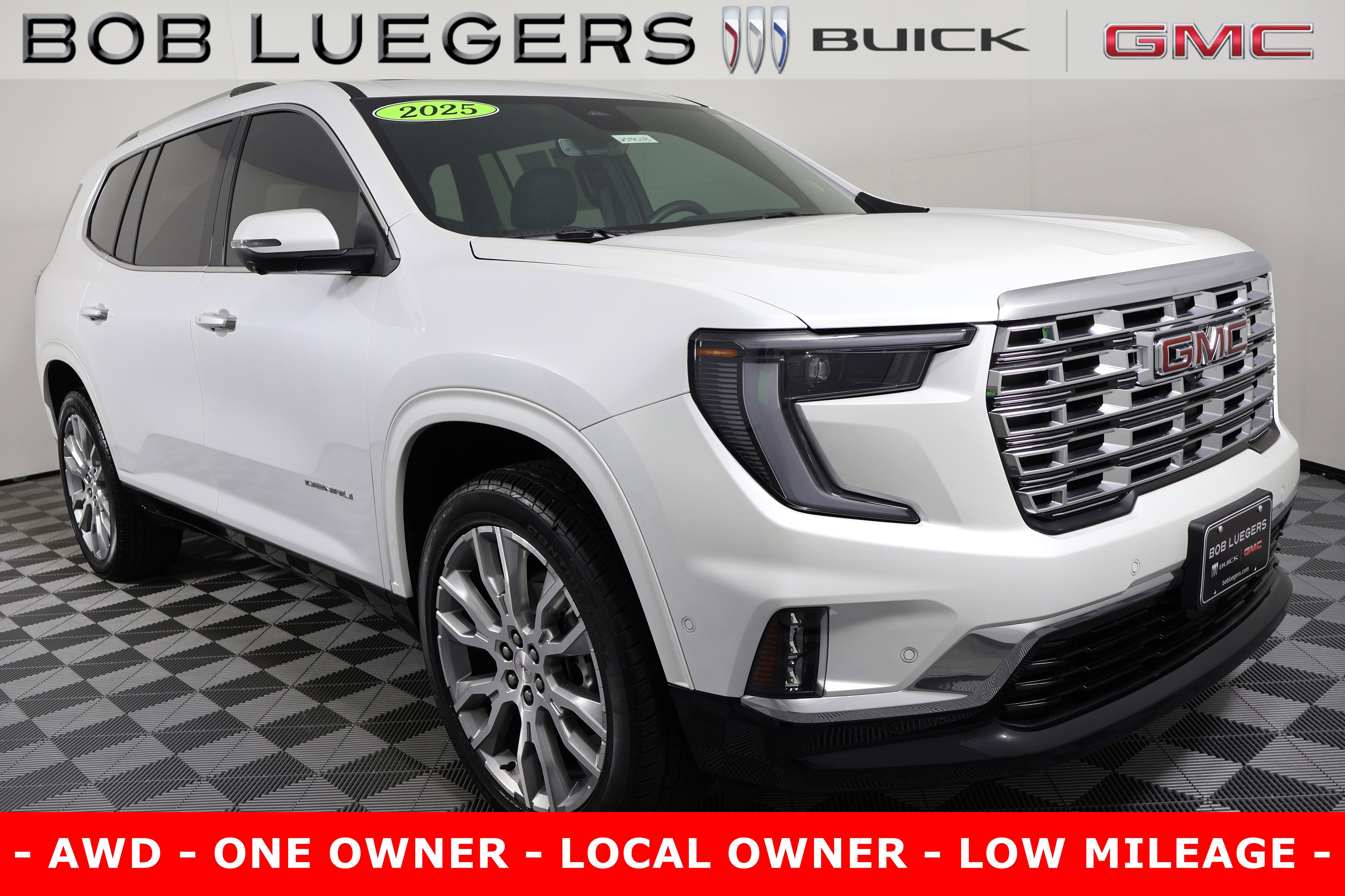 2025 GMC Acadia Denali's photo
