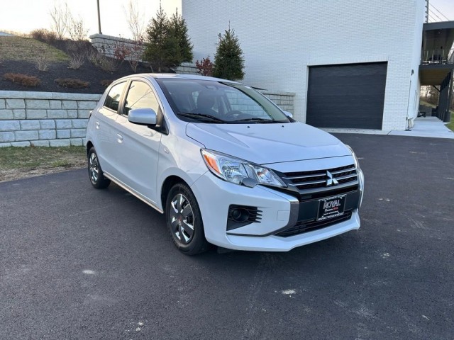 2022 Mitsubishi Mirage ES's photo