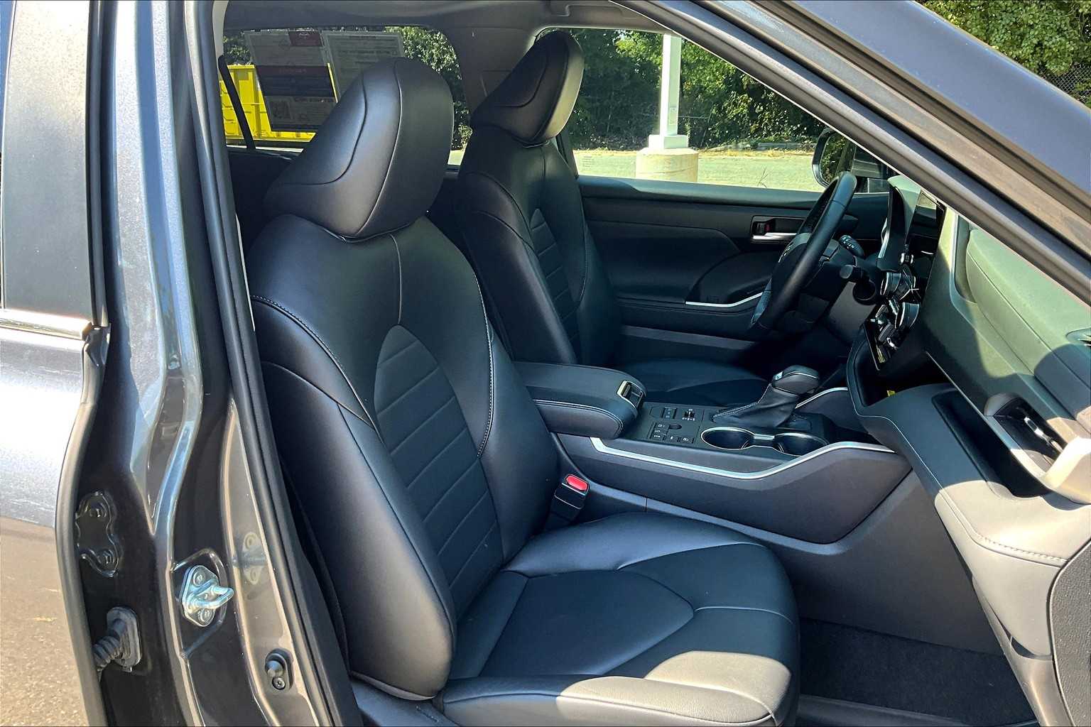 2023 Toyota Highlander XLE photo 8