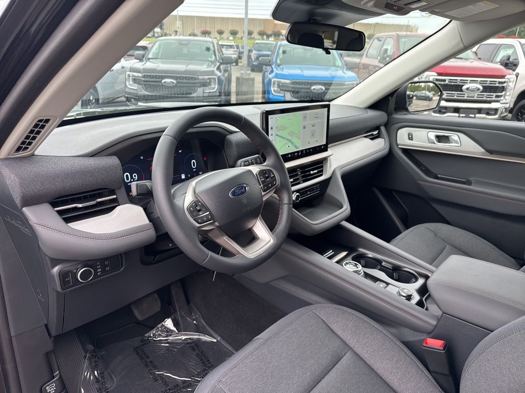 2025 Ford Explorer photo 10