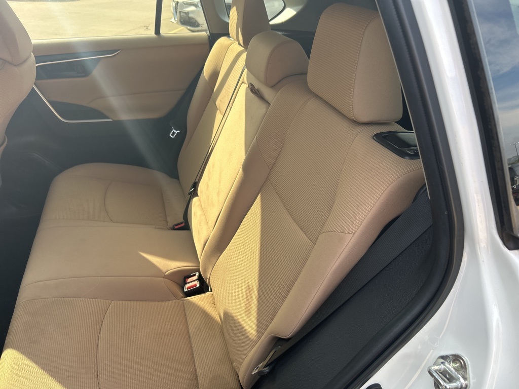 2021 Toyota RAV4 LE photo 17