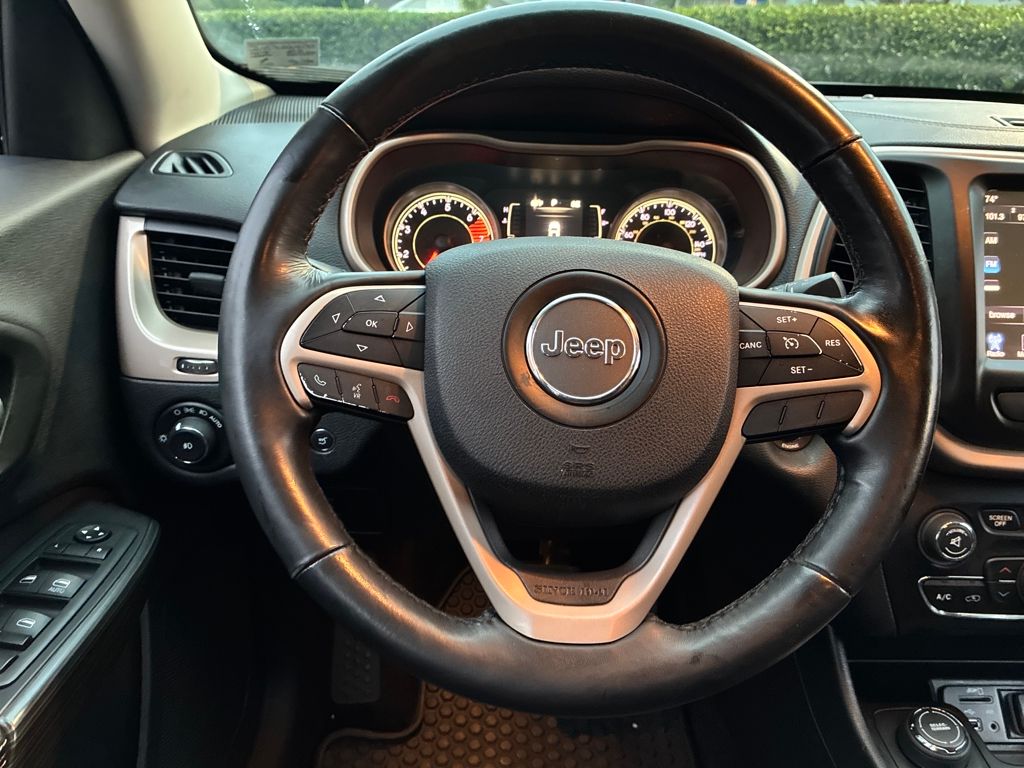 2016 Jeep Cherokee Latitude photo 14