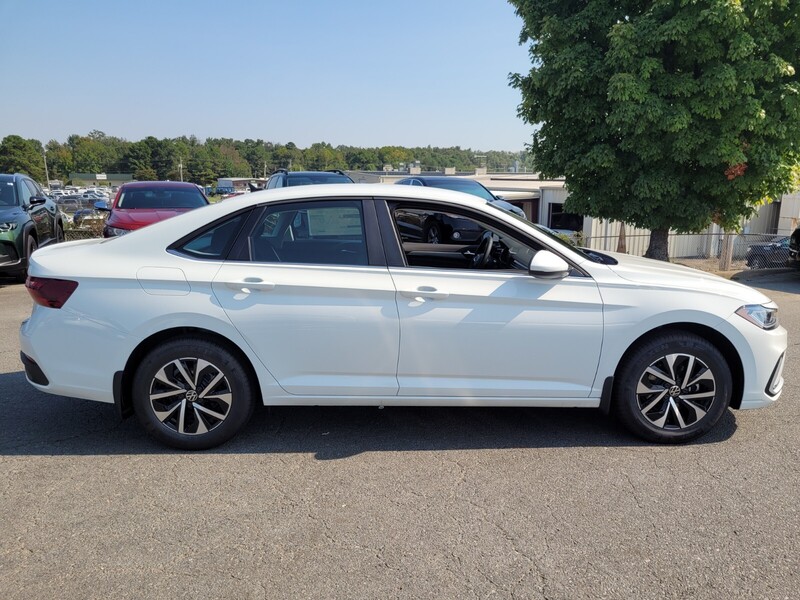 2025 Volkswagen Jetta 1.5T S photo 2