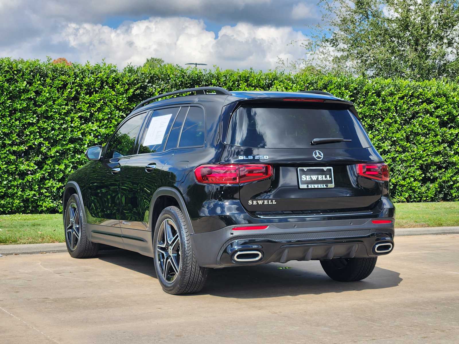 2025 Mercedes Benz GLB 250 photo 4