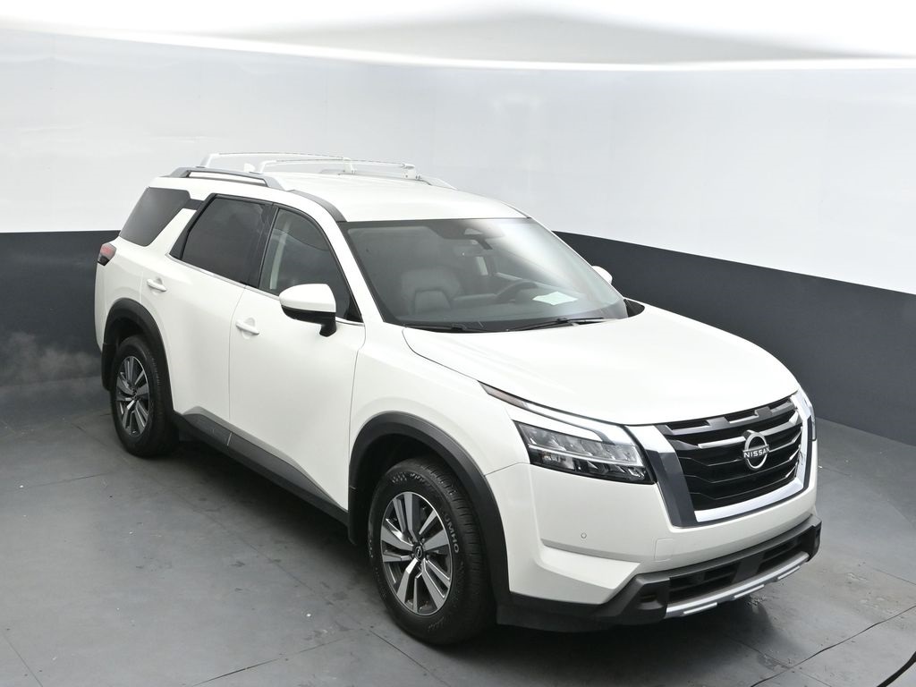 2024 Nissan Pathfinder SL's photo