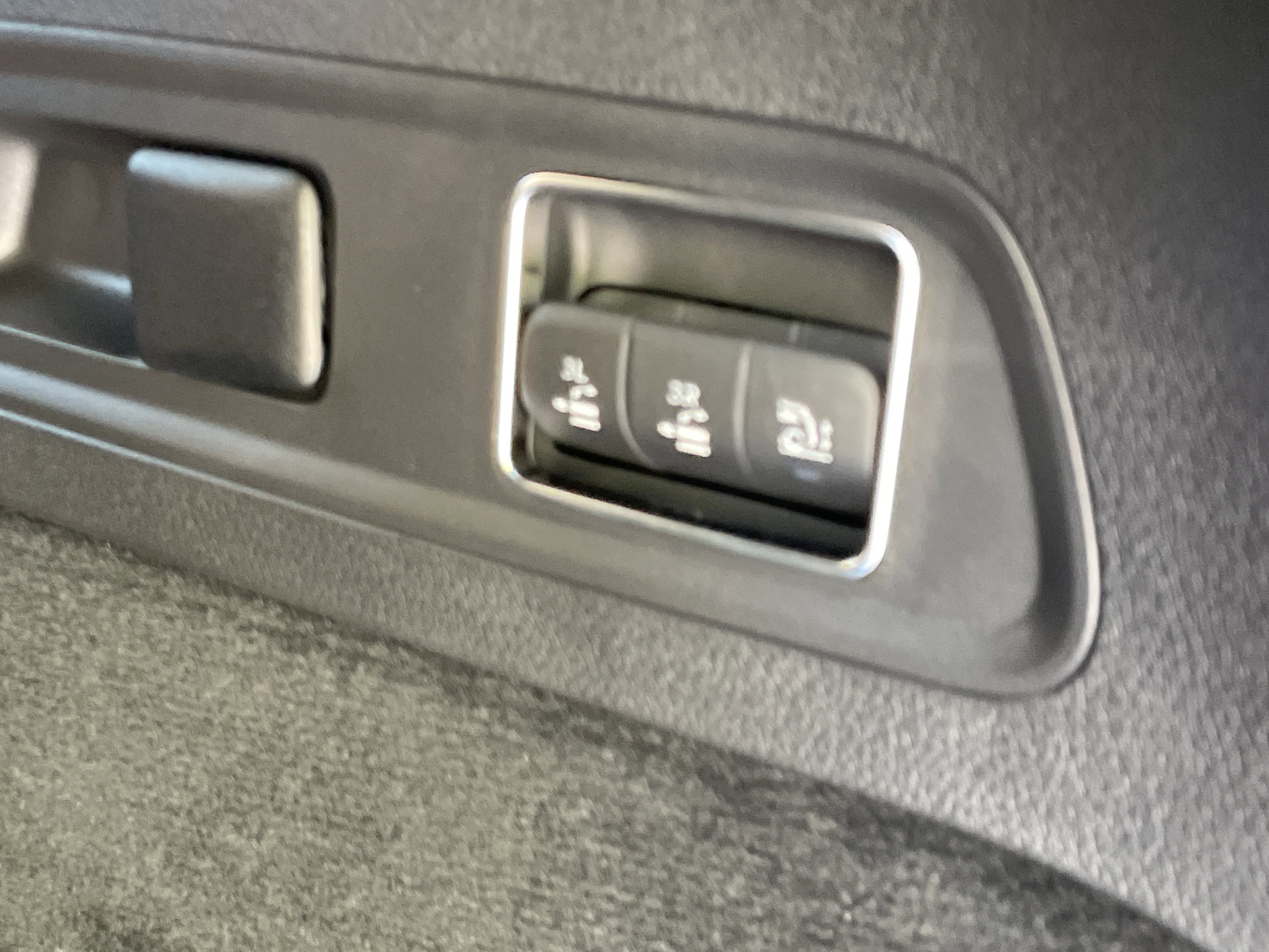 2026 Mercedes Benz GLS 450 4MATIC photo 3