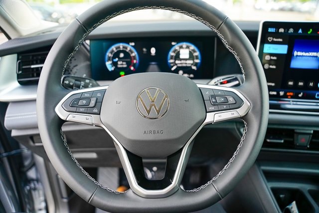 2025 Volkswagen Tiguan SE photo 14