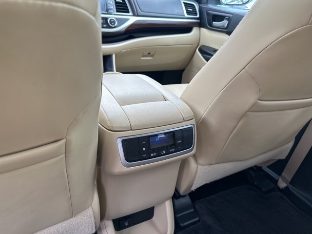 2015 Toyota Highlander Limited photo 25
