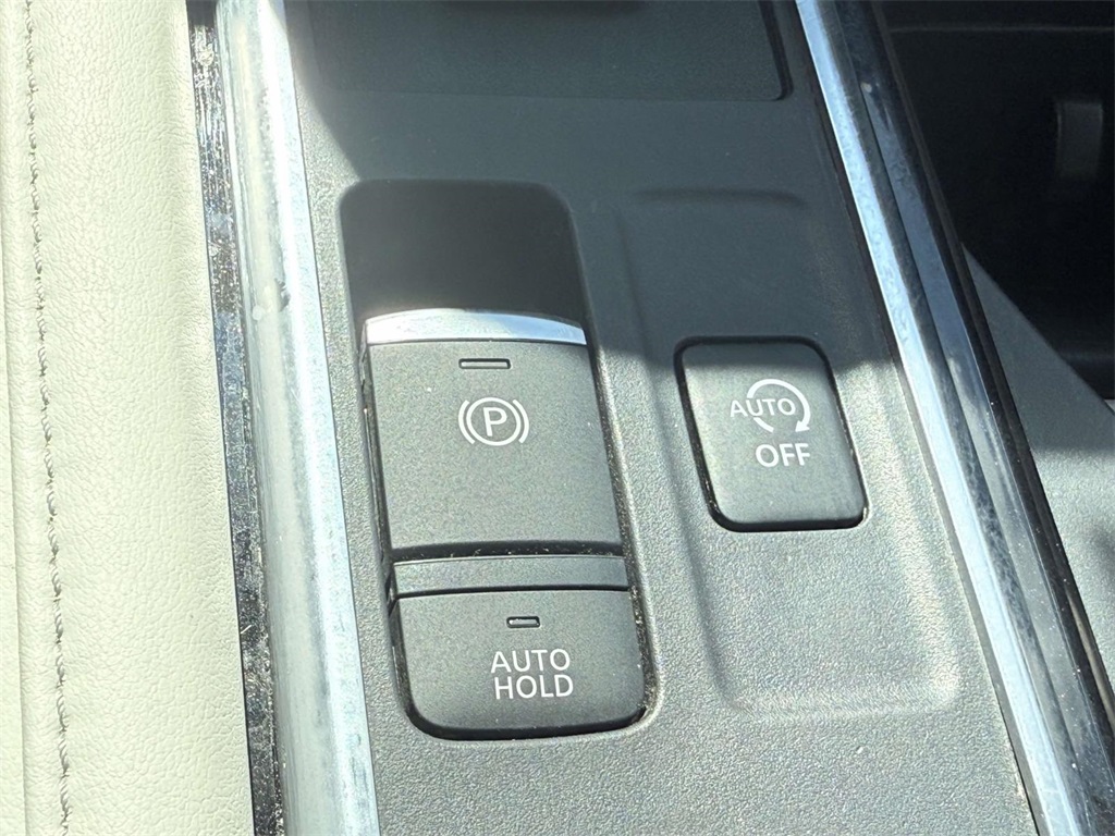 2023 Nissan Pathfinder SL photo 28