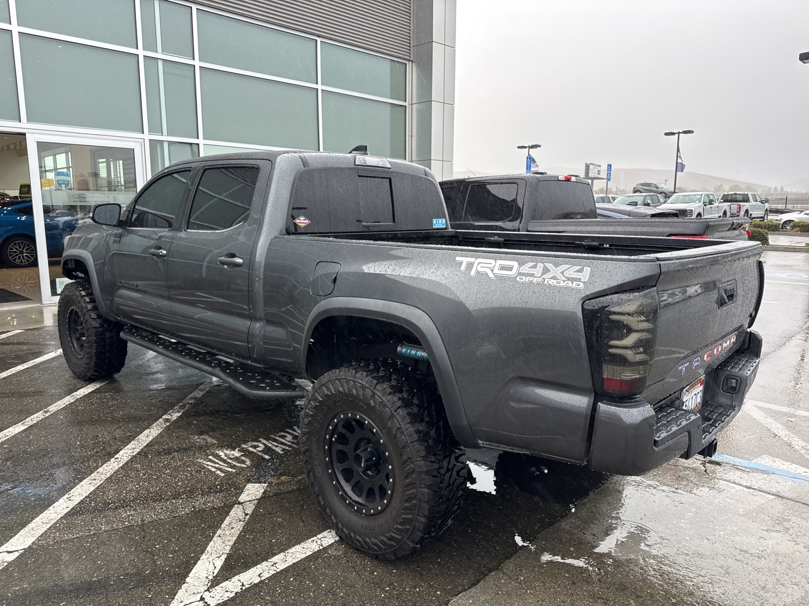 2021 Toyota Tacoma TRD Off-Road photo 2