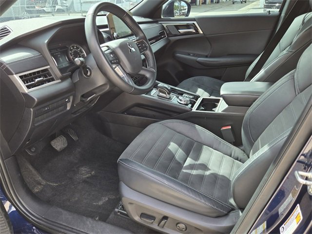 2022 Mitsubishi Outlander Black Edition photo 9