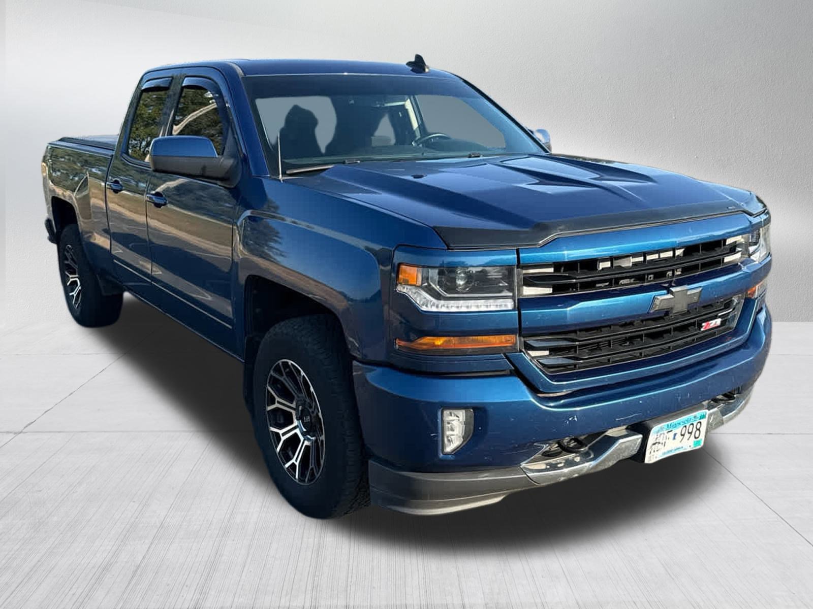 2016 Chevrolet Silverado 1500 LT photo 2