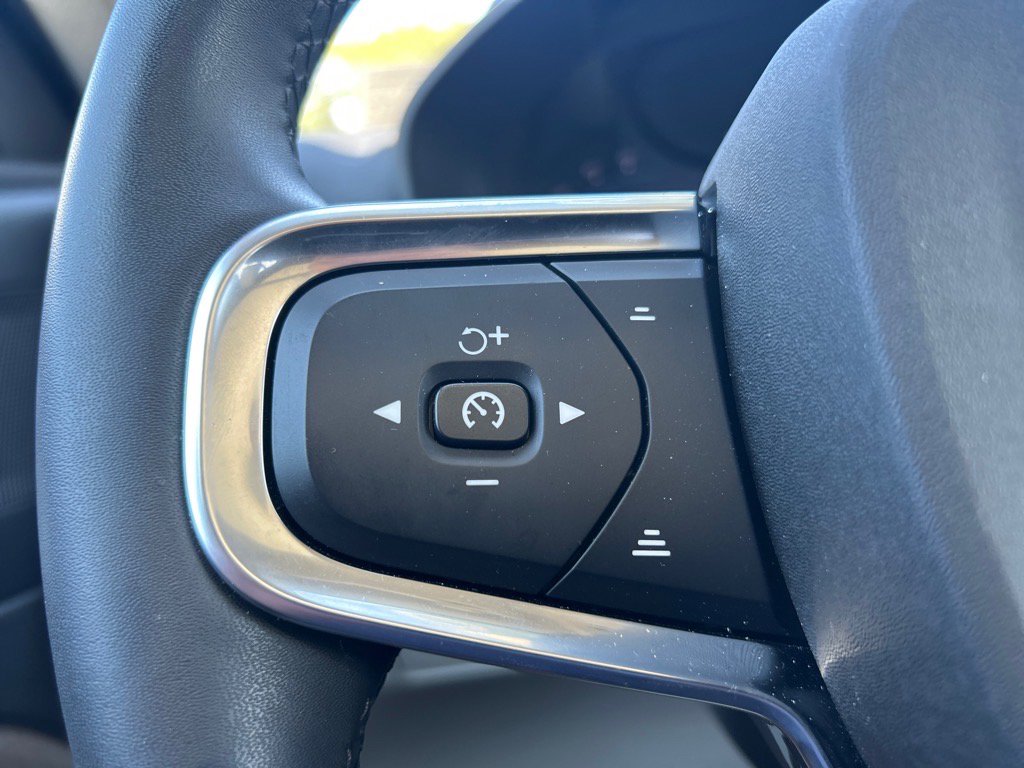 2023 Volvo XC40 Plus photo 23