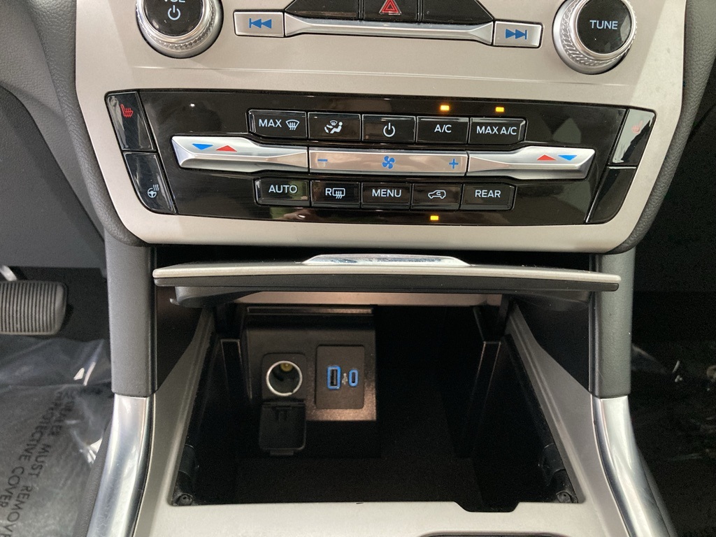 2023 Ford Explorer XLT photo 8