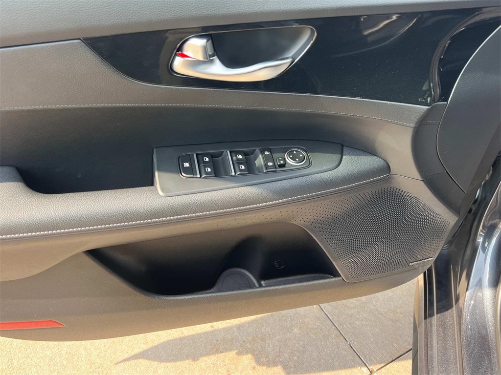 2022 Kia Forte GT-Line photo 12