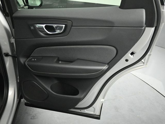 2022 VOLVO XC60 - Image 29