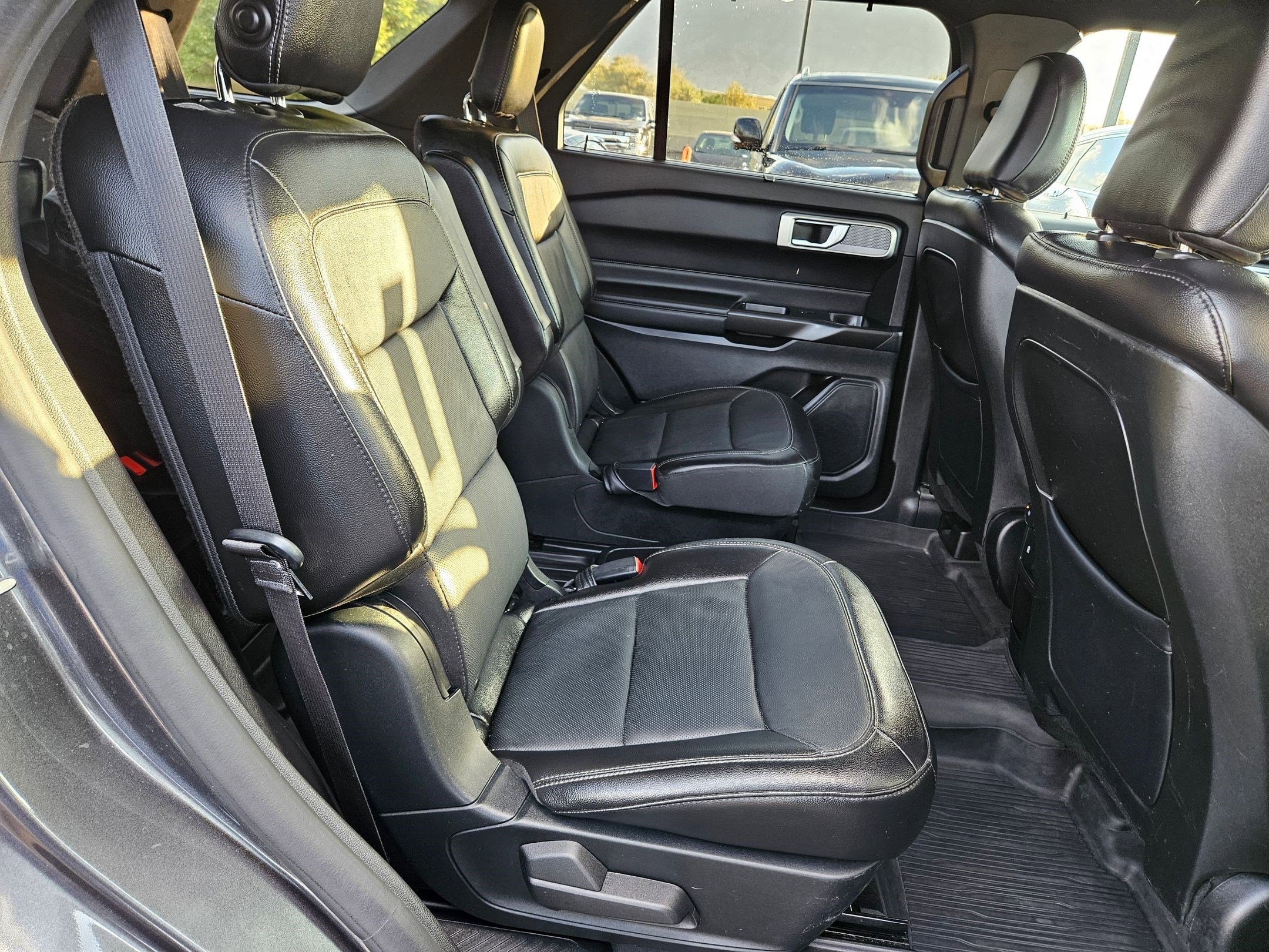 2020 Ford Explorer Limited photo 28