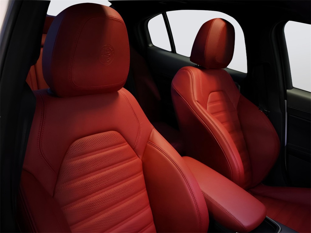 2025 Alfa Romeo Giulia Base photo 11