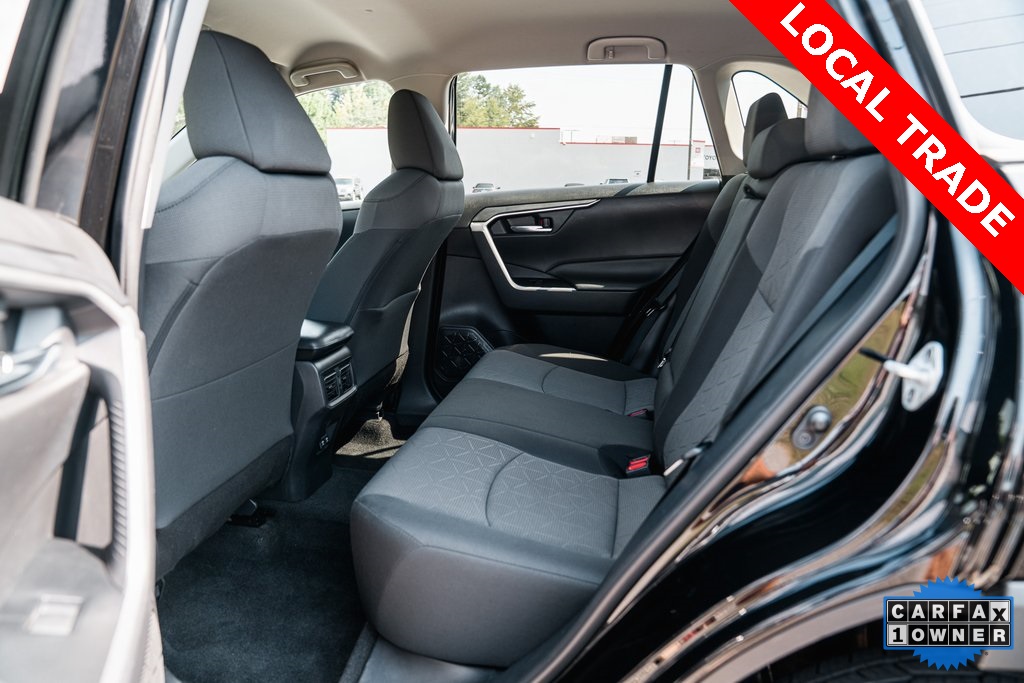 2021 Toyota RAV4 XLE photo 23