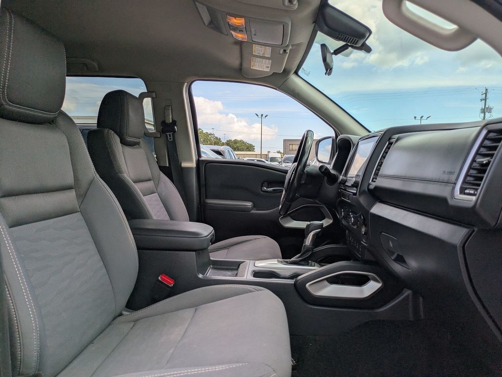 2022 Nissan Frontier SV photo 24