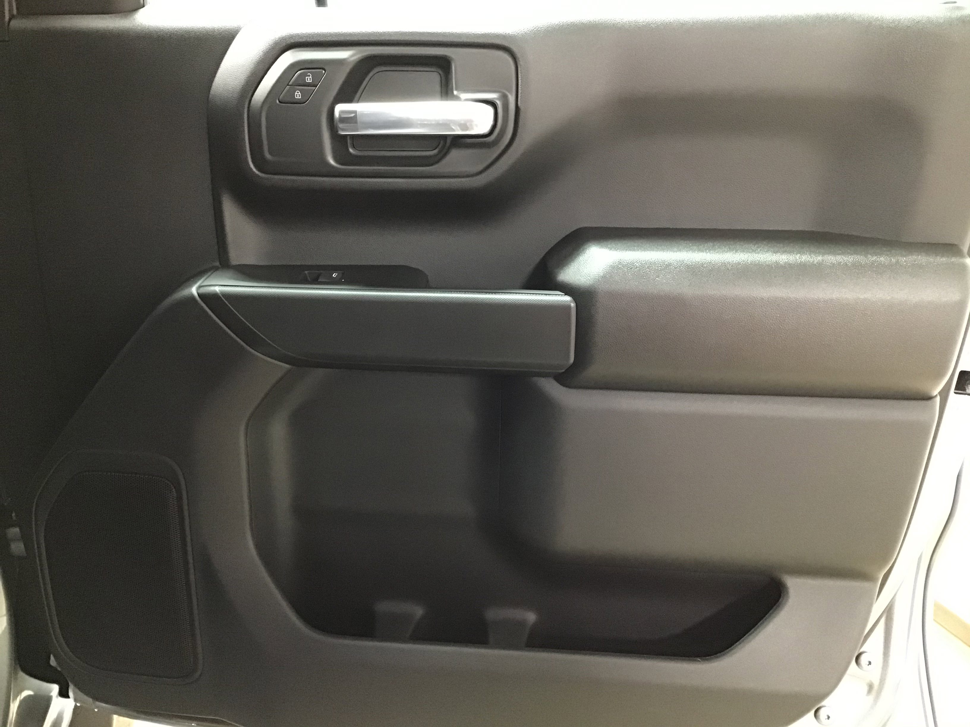 2026 Chevrolet Silverado 1500 Custom photo 3