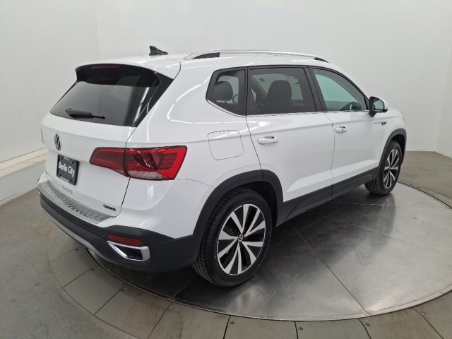 2023 Volkswagen Taos SE photo 4