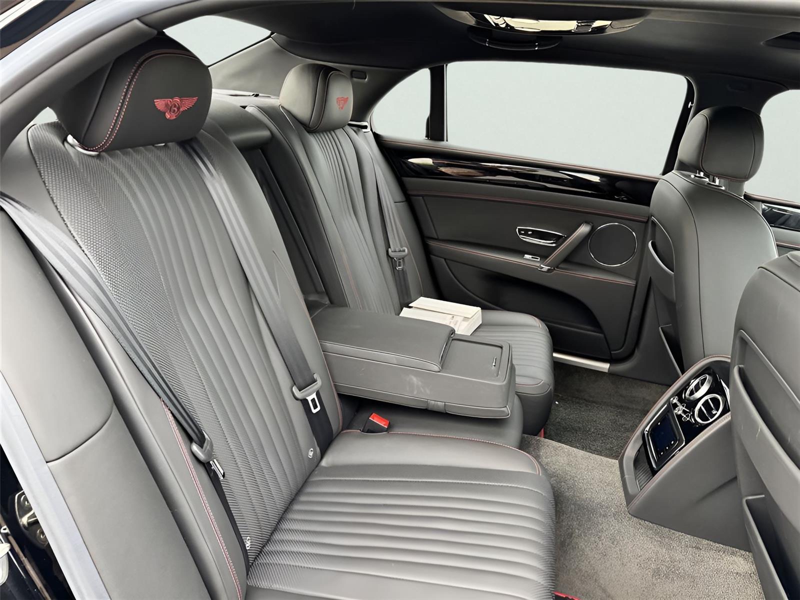 2018 Bentley Flying Spur V8 S photo 25