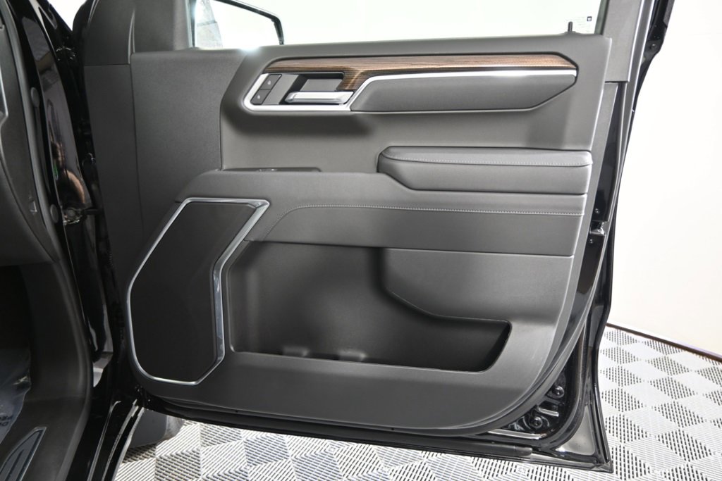 2025 Chevrolet Silverado 1500 LT photo 12