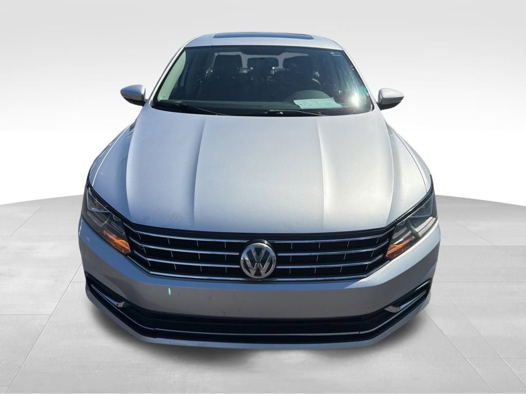 2017 Volkswagen Passat SE photo 2