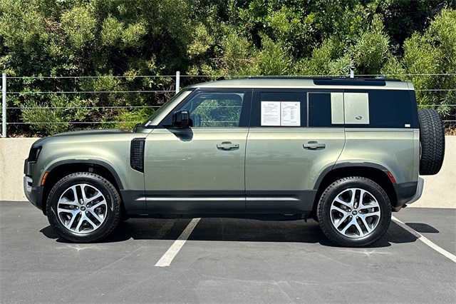 2024 Land Rover Defender 110 S photo 2