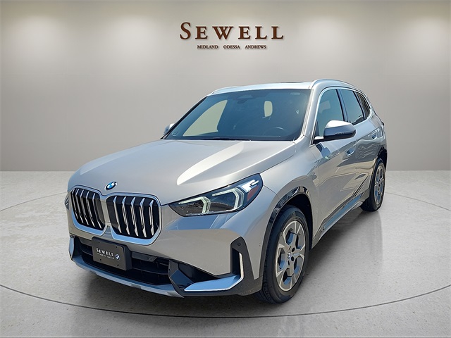 2025 BMW X1 28i's photo