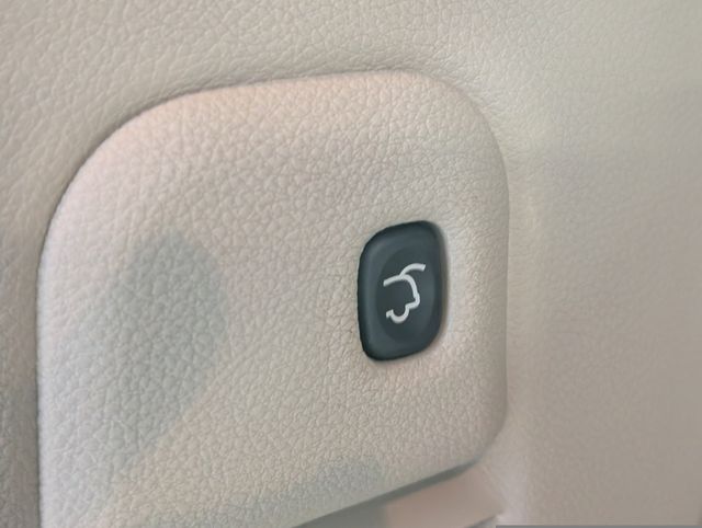 2017 Jeep Grand Cherokee Overland photo 29