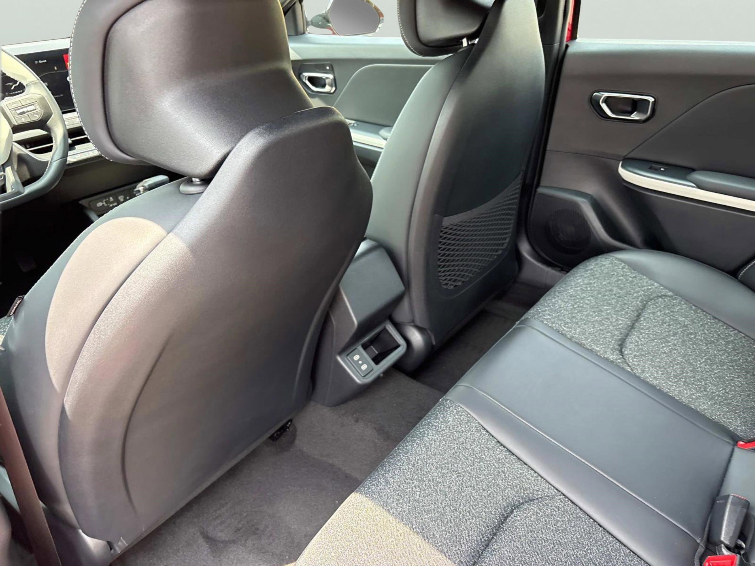 2025 Kia K4 GT-Line photo 14