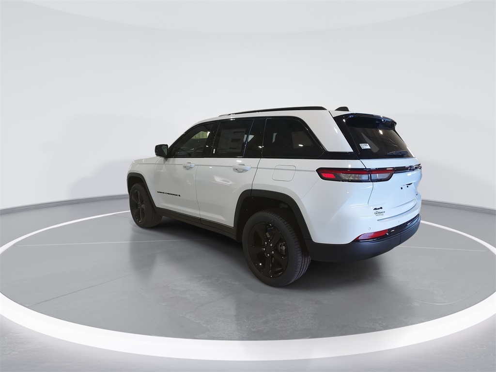 2025 Jeep Grand Cherokee Limited photo 3