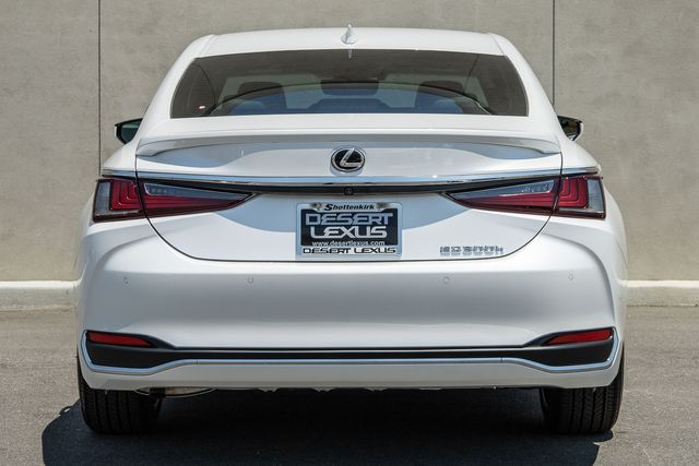 2025 Lexus ES 300h photo 4