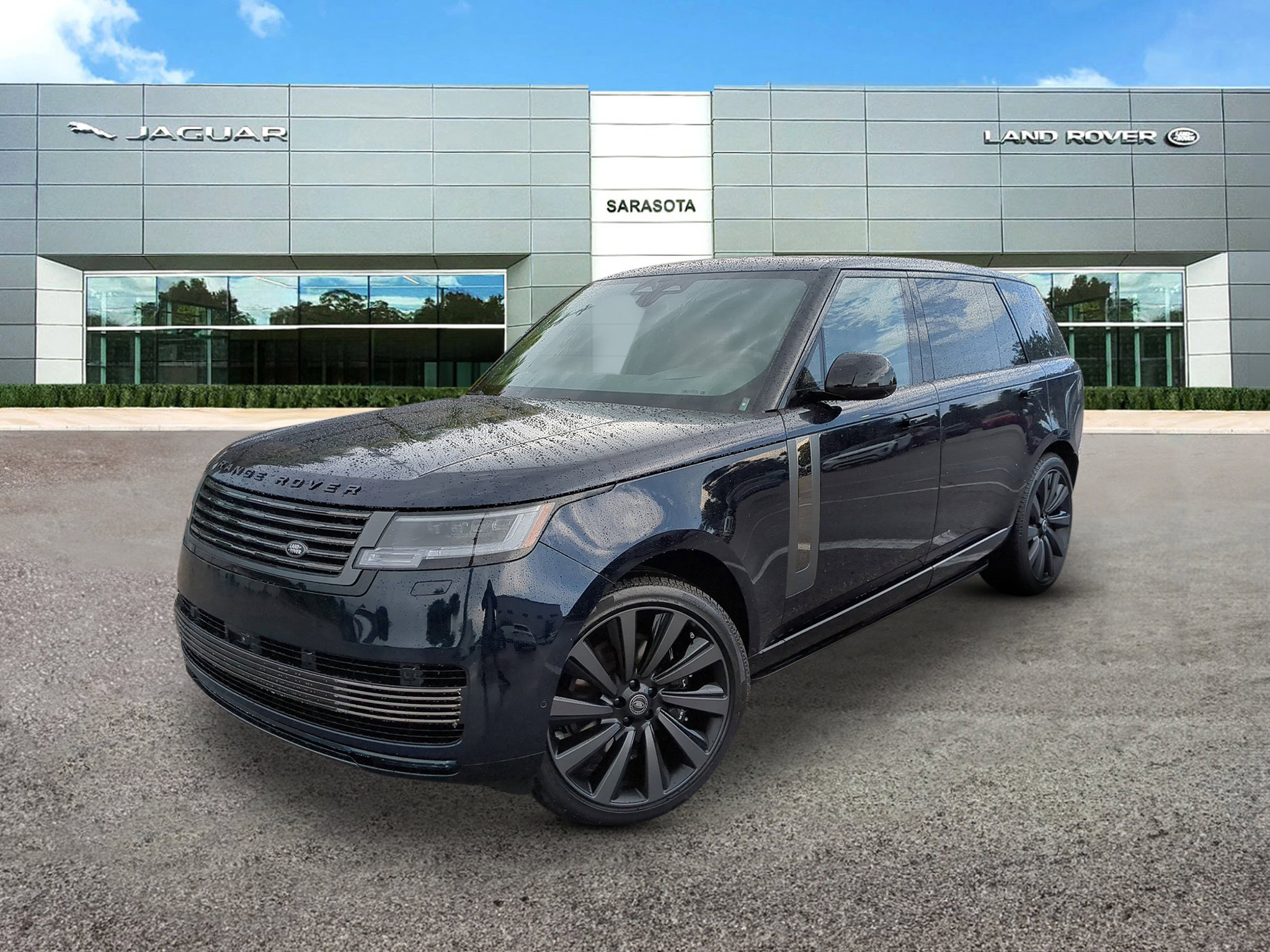 2025 Land Rover Range Rover SV's photo