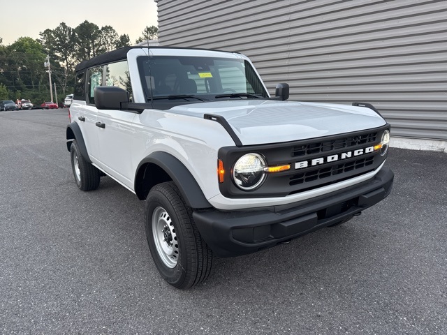 2025 Ford Bronco 4-Door Base's photo