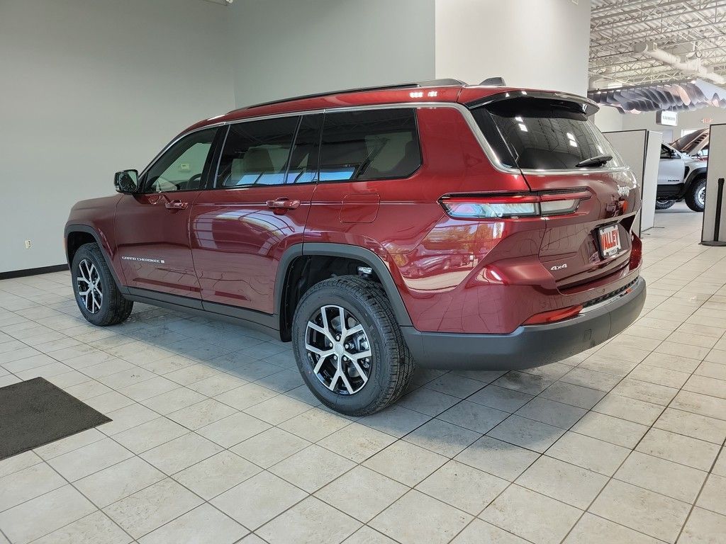 2025 Jeep Grand Cherokee Limited photo 3