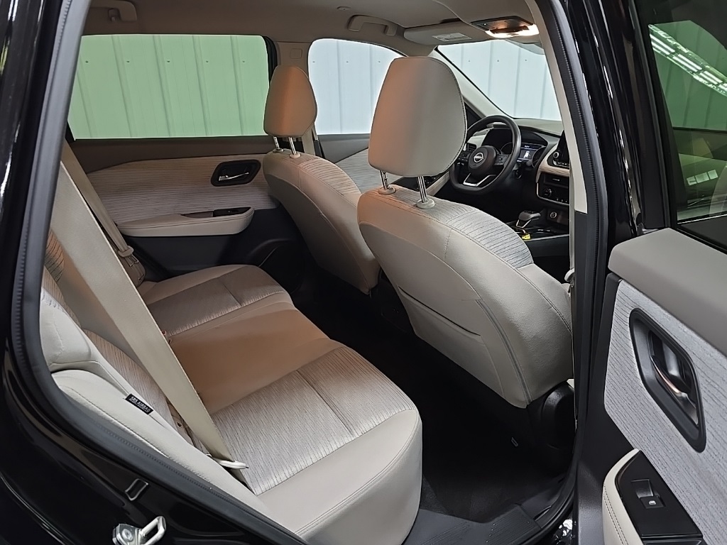 2023 Nissan Rogue SV photo 17