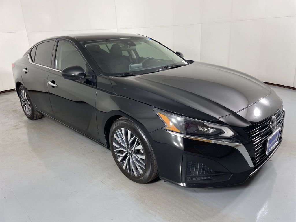 2023 Nissan Altima 2.5 SV photo 2