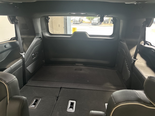 2023 Gmc Yukon SLT photo 35