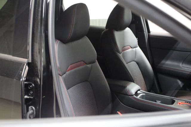 2025 Nissan Kicks SR photo 18