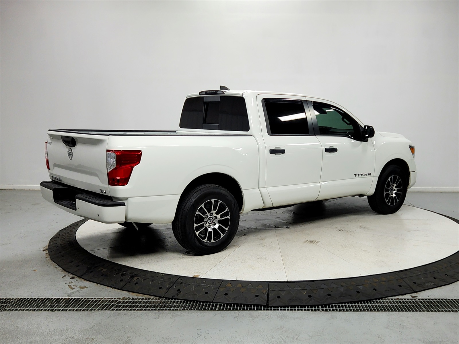 2022 Nissan Titan SV photo 4